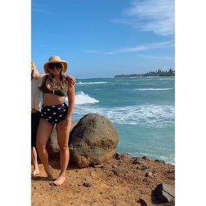 Maui girl - green bikini top Large